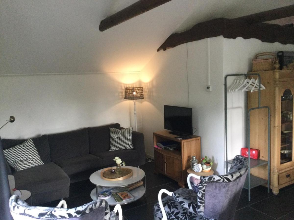 Landelijk Gelegen Huisje Op Erf Veeningen Extérieur photo