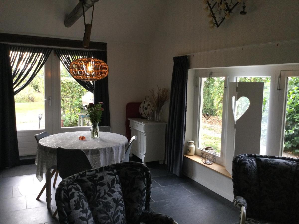 Landelijk Gelegen Huisje Op Erf Veeningen Extérieur photo