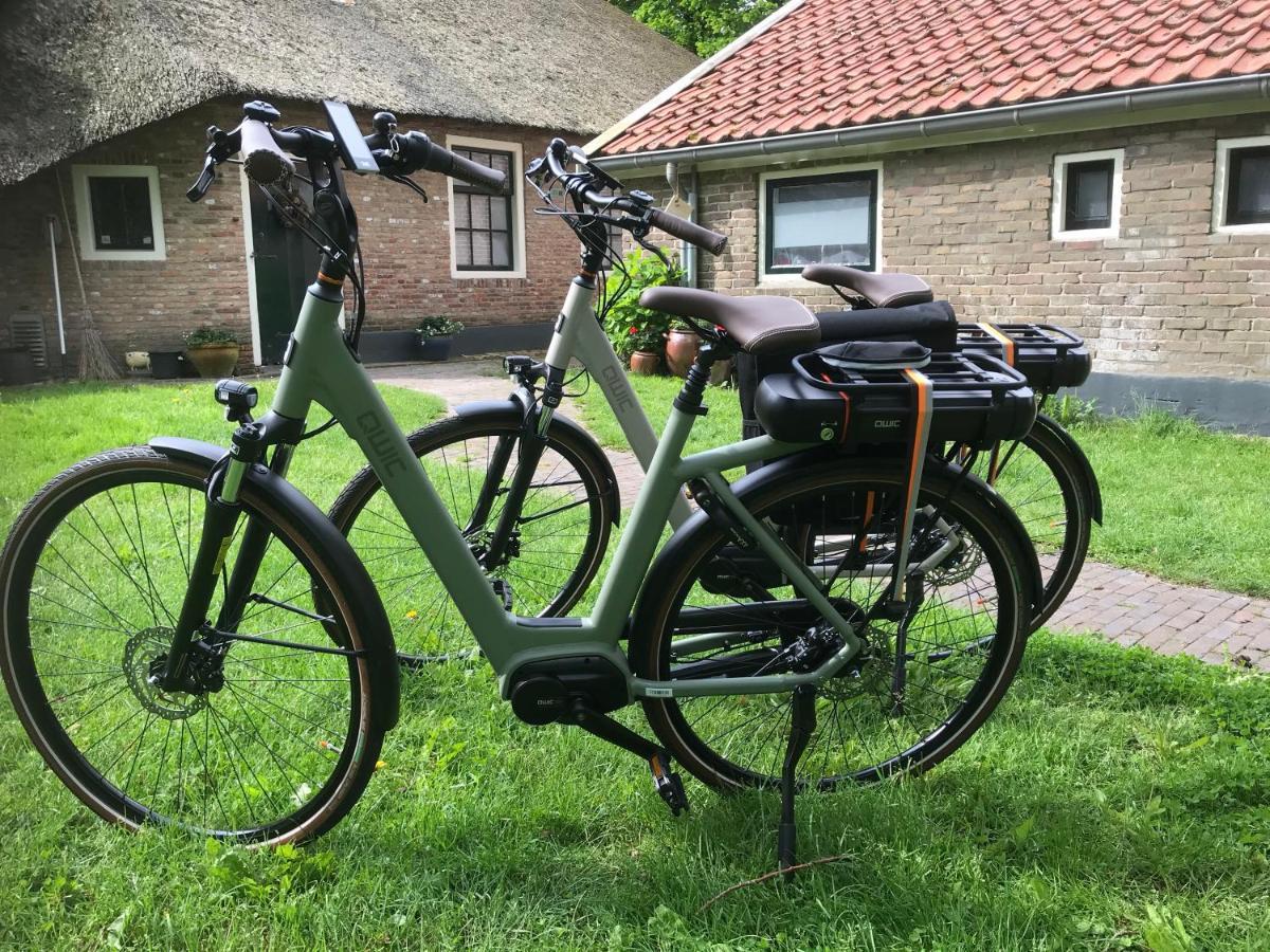 Landelijk Gelegen Huisje Op Erf Veeningen Extérieur photo