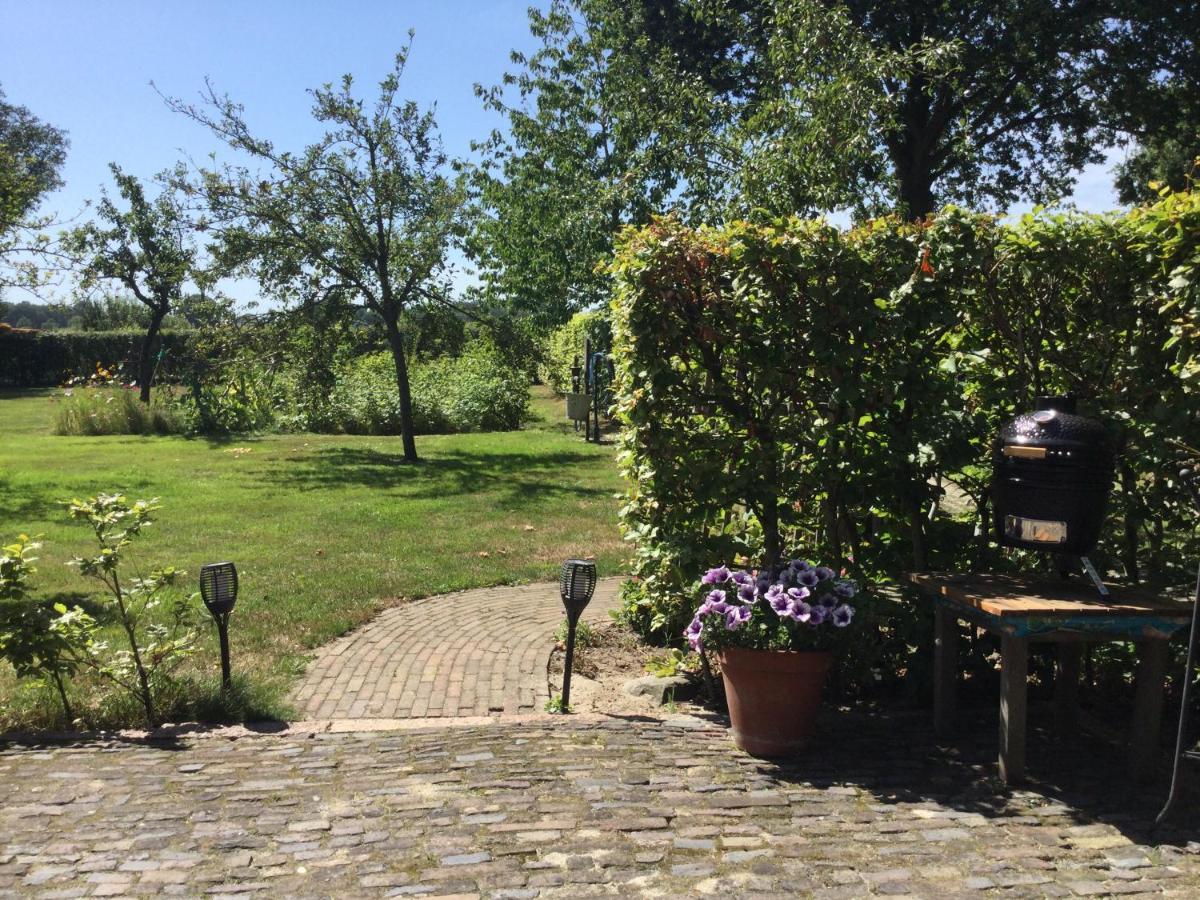 Landelijk Gelegen Huisje Op Erf Veeningen Extérieur photo